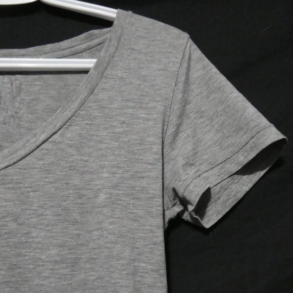 NOLLIE medium V-neck tee, EUC - Picture 5 of 10